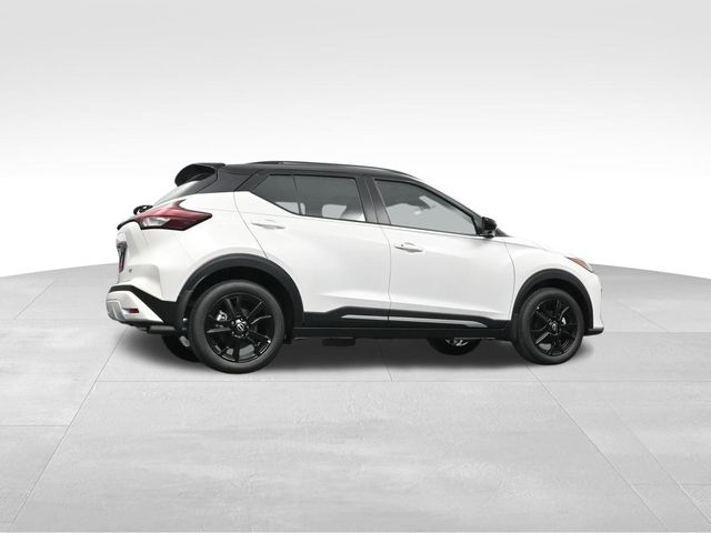 2024 Nissan Kicks SR 32