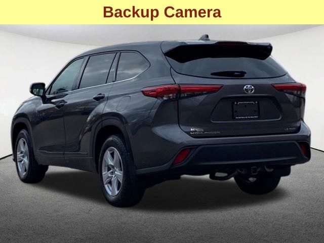 2021 Toyota Highlander LE 9