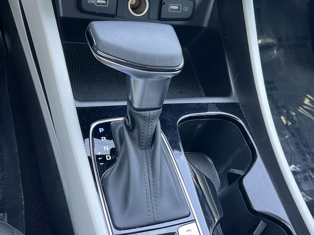 Used 2024 Silver Hyundai SE image 21