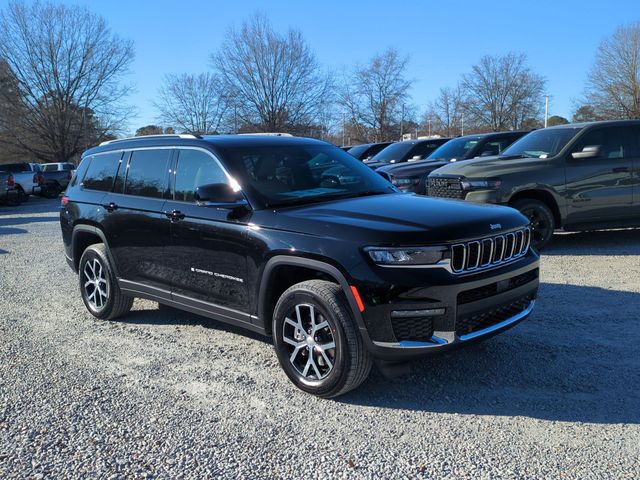 New 2025 Diamond Black Crystal Pearl-Coat Exterior Paint Jeep Limited image 7