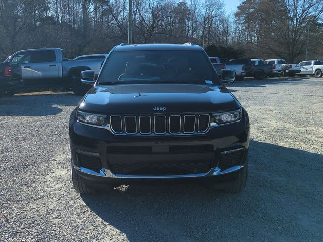 New 2025 Diamond Black Crystal Pearl-Coat Exterior Paint Jeep Limited image 8