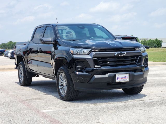 2024 Chevrolet Colorado LT photo 2