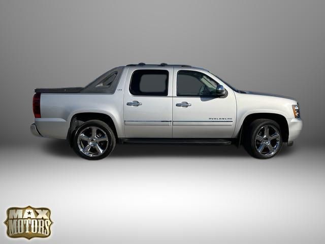 2011 Chevrolet Avalanche 1500 LTZ 12