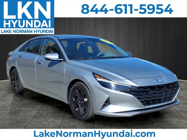 2022 Hyundai Elantra SEL FWD