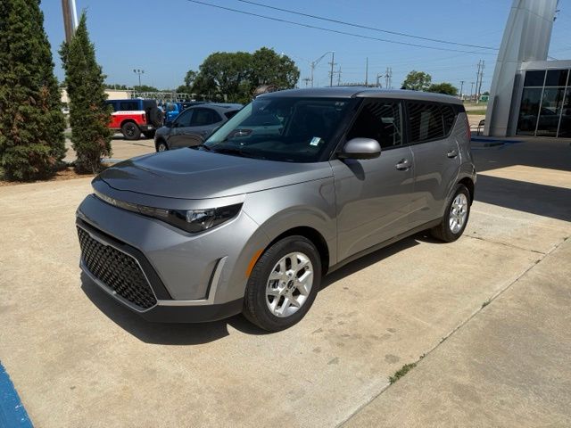  2025 Kia Soul LX FWD   