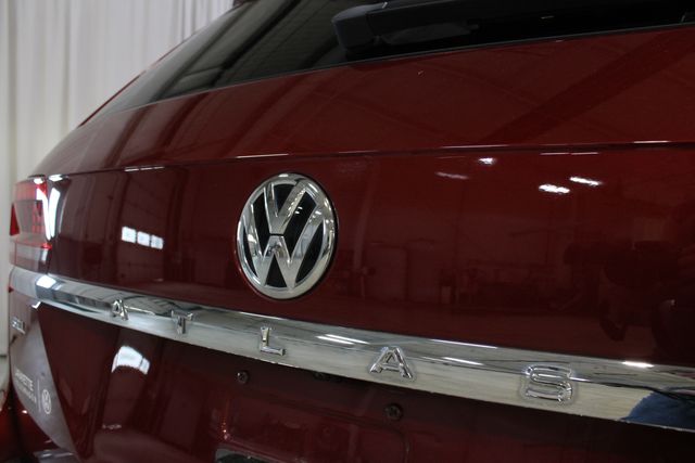 Used 2018 Red Volkswagen SEL Premium image 32