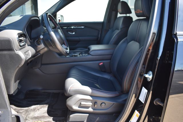 Used 2025 Honda Pilot SUV