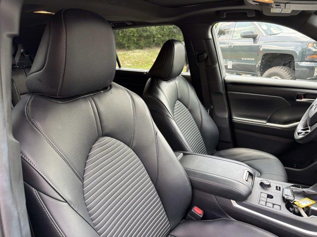 Used 2025 Toyota Highlander SUV