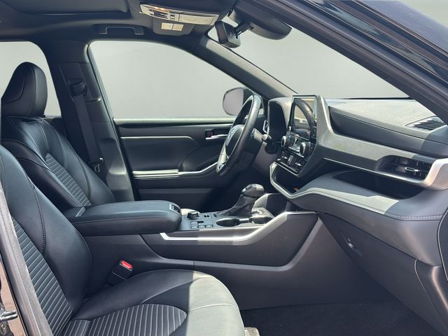 Used 2025 Toyota Highlander SUV
