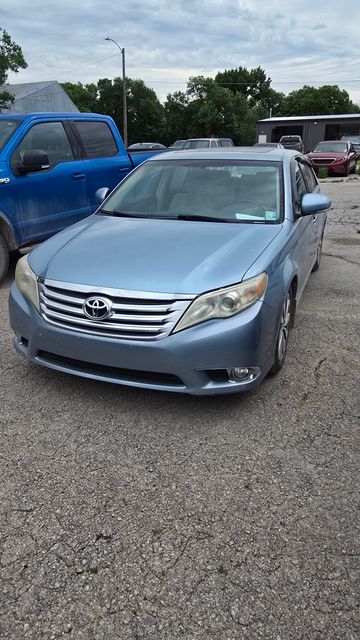 2011 Toyota Avalon Limited's photo