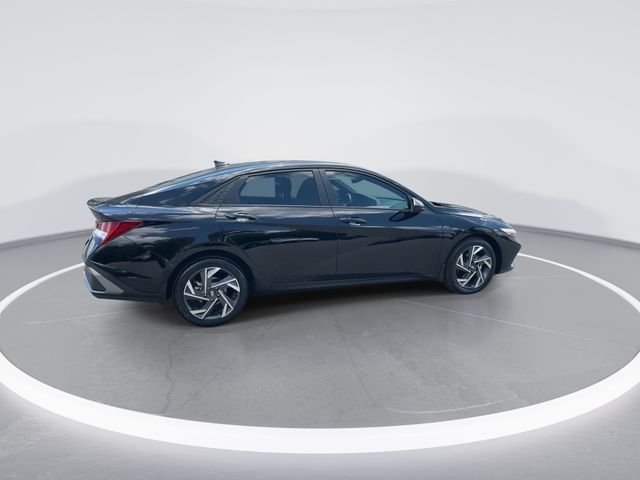 Used 2025 Black Hyundai SEL Sport image 8