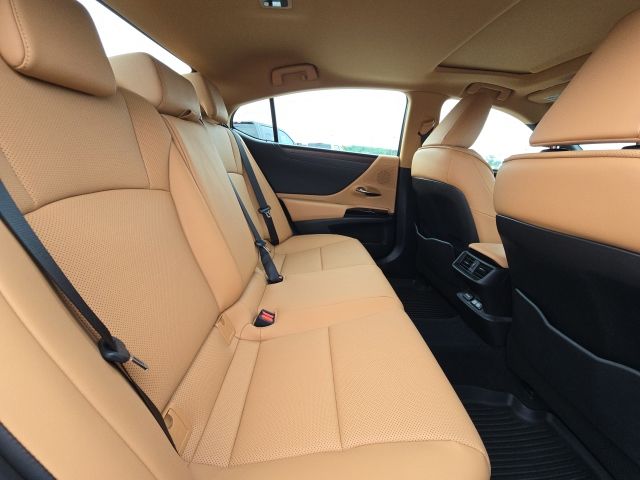 2025 Lexus ES 350:46335A1