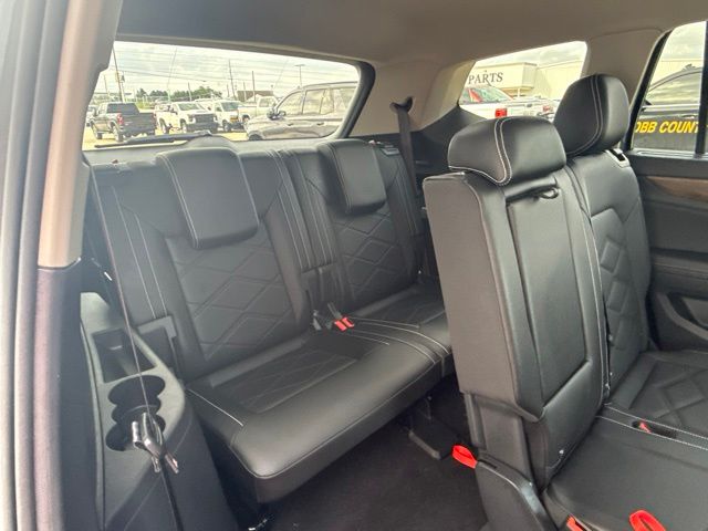 2025 Volkswagen Atlas 2.0T SE w/Technology:L168456A