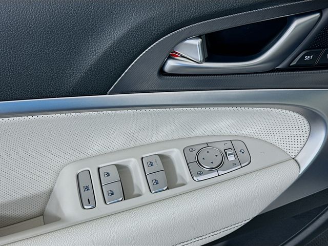 2025 Genesis G70 Sport Advanced 18