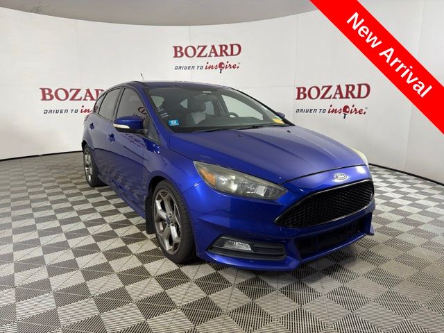 Blue 2015 Ford Focus Hatchback Front-Wheel Drive 6-Speed Manual