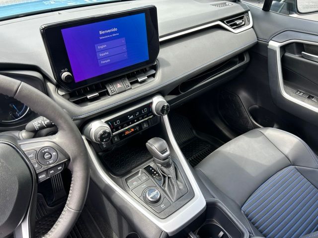 2025 Toyota RAV4 XSE - Photo 33