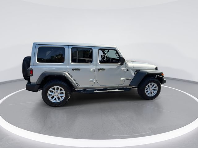 Used 2023 Silver Jeep Sport S image 9