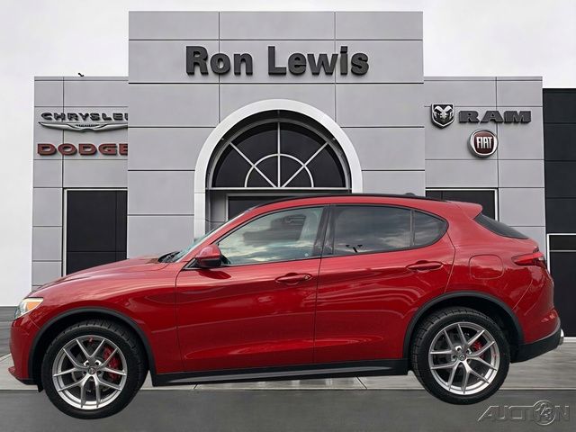 Rosso Competizione Tri-Coat 2018 Alfa Romeo Stelvio SUV / Crossover All-Wheel Drive 8-Speed Automatic