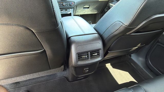 Used 2024 White GMC SLT image 20
