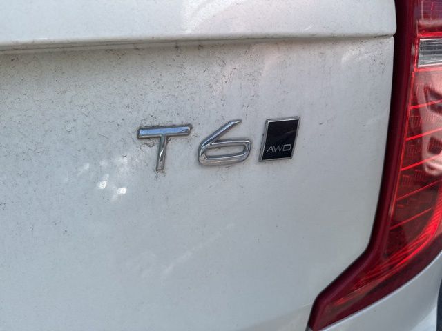 Certified Used 2022  Volvo T6 Momentum image 11