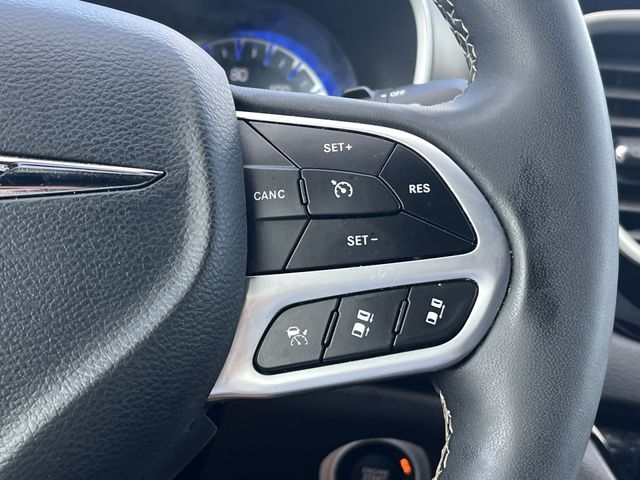 Used 2025 Black Chrysler Select image 25