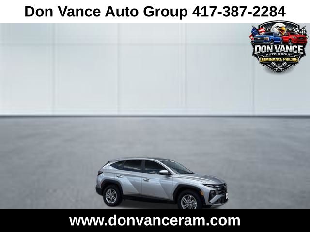 Shimmering Silver 2025 Hyundai Tucson SE FWD SUV / Crossover Front-Wheel Drive 8-Speed Automatic