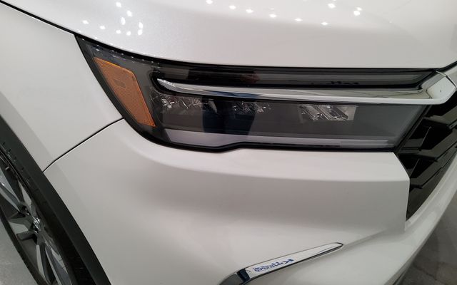 View vehicle photo 7