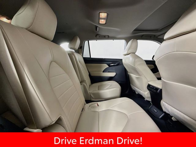 Used 2025 Toyota Highlander SUV