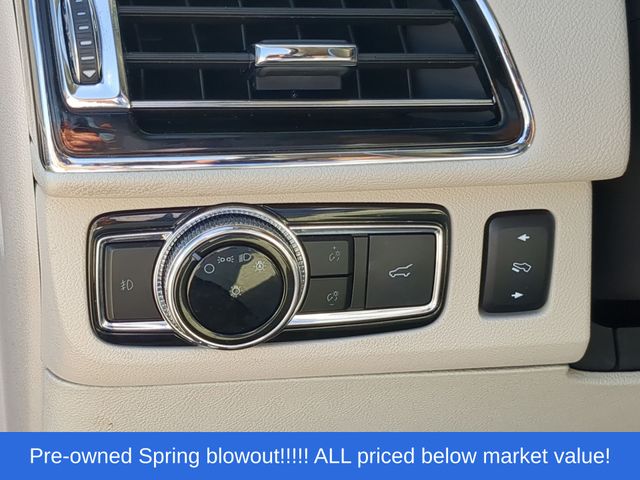 Used 2020 White Lincoln Reserve image 27