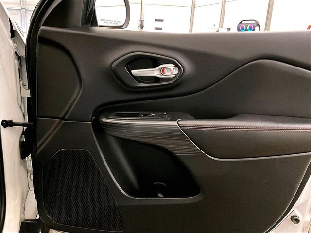2015 Jeep Cherokee Trailhawk White at Rochrich Mazda