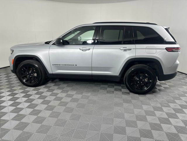 Used 2025 Jeep Grand Cherokee SUV