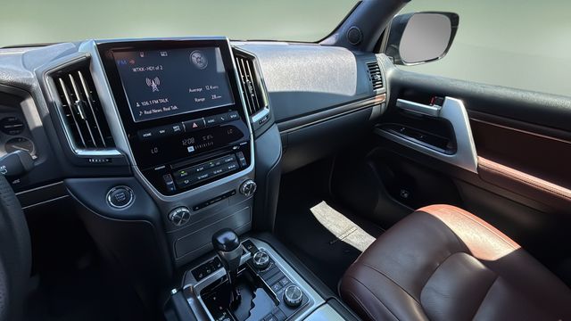 Used 2017 Black Toyota Base image 25