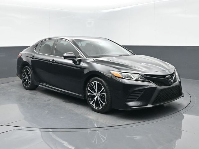 Used 2018 Toyota Camry SE with VIN 4T1B11HK0JU599408 for sale in Arcadia, FL