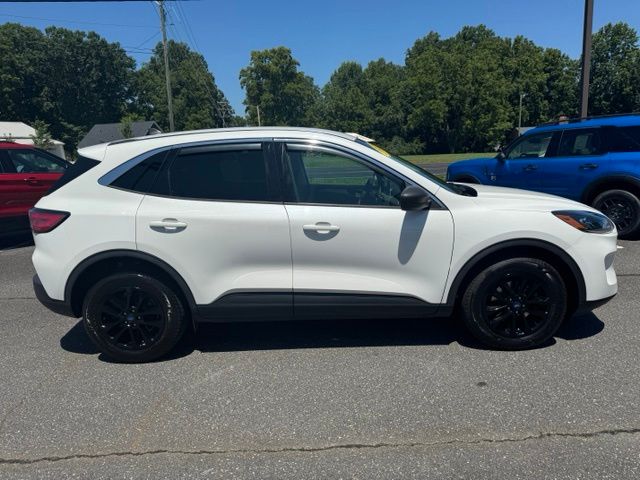 Used 2022 White Ford SE image 10