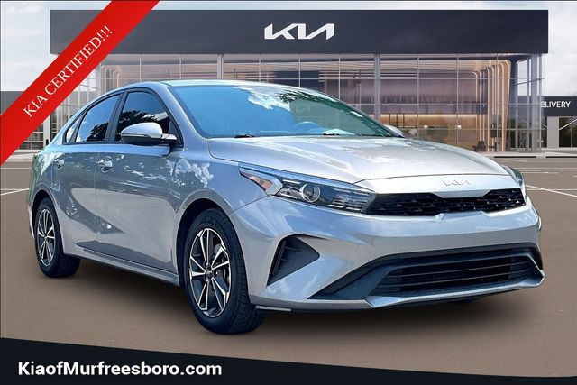 2024 Kia Forte Gris (Steel Gray) Sedán Tracción delantera Transmisión variable continua
