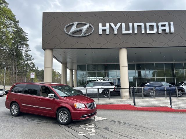 Deep Cherry Red Crystal Pearlcoat 2016 Chrysler Town & Country Touring-L FWD Minivan Front-Wheel Drive 6-Speed Automatic