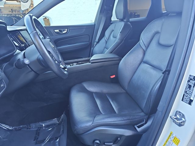 Used 2019 White Volvo T6 Momentum image 15