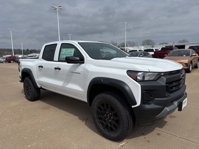 Summit White 2026 Chevrolet Colorado Trail Boss Crew Cab 4WD Pickup Truck Four-Wheel Drive 8-Speed Automatic