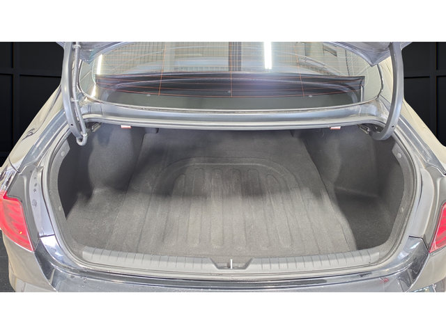 Used 2021 Phantom Black Hyundai SEL Plus image 25