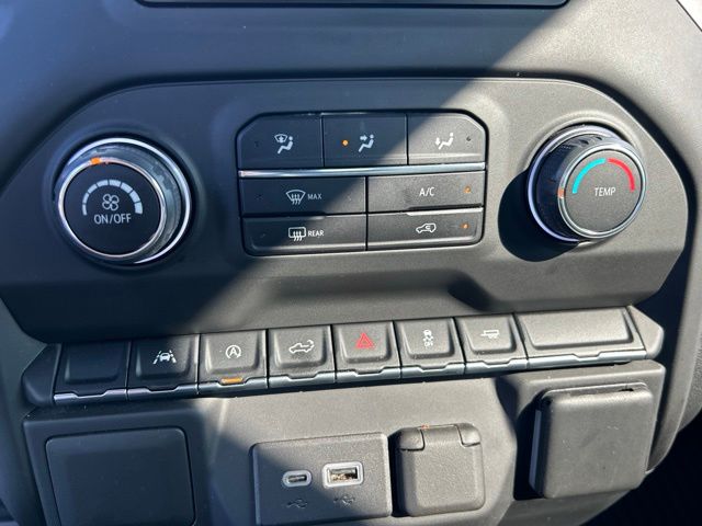 Used 2022 Blue Chevrolet Custom image 10
