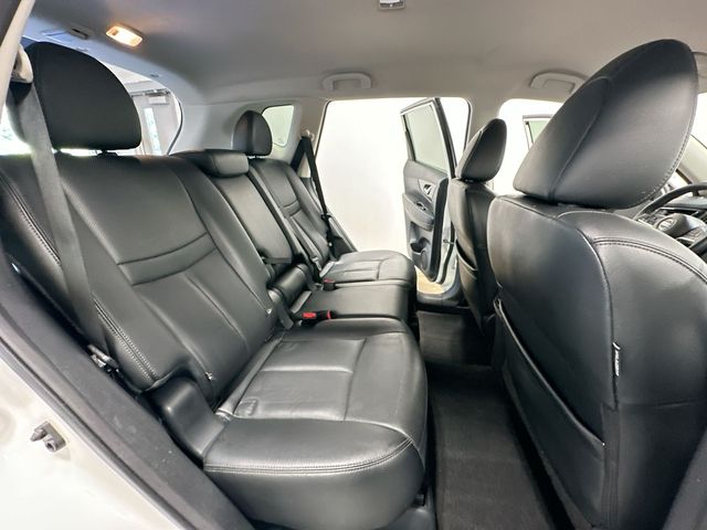 2019 Nissan Rogue SL White at Subaru and VW of Moon Township