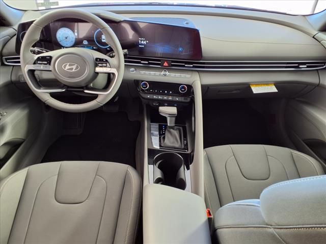 2025 Hyundai Elantra SEL Convenience photo