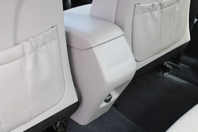 Used 2017 Black Hyundai Base image 20