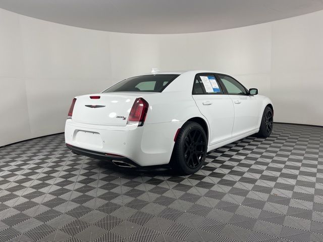 2023 Chrysler 300 S 10