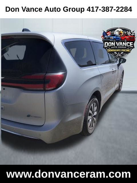 View vehicle photo 4