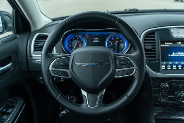 2018 Chrysler 300 Touring 9