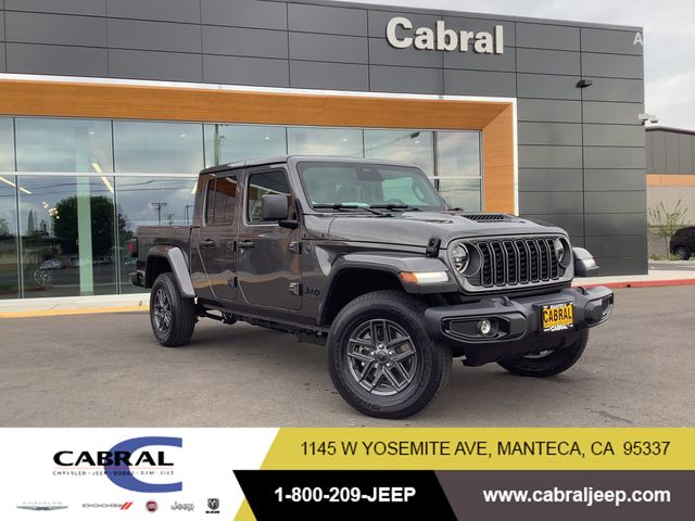 Gray (Granite Crystal Metallic Clearcoat) 2026 Jeep Gladiator Sport S Crew Cab 4WD Pickup Truck Four-Wheel Drive 8-Speed Automatic