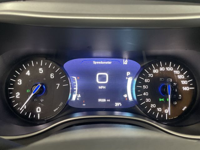 2023 Chrysler Pacifica Touring L photo