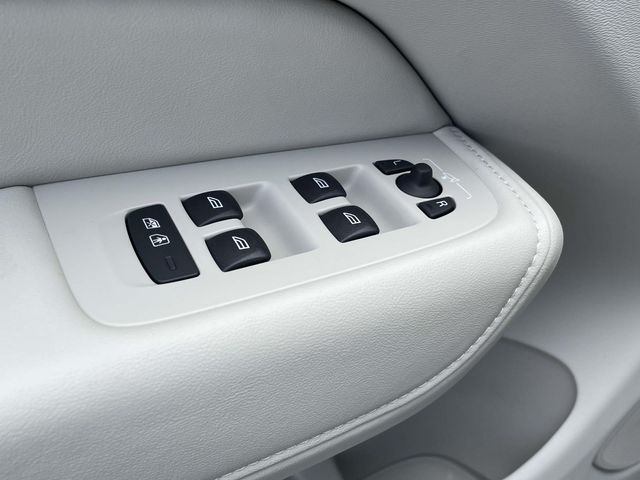 New 2026 White Volvo T8 Ultra image 34
