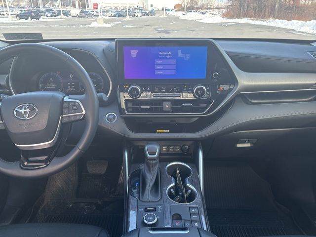 used 2023 Toyota Highlander car, priced at $39,529
